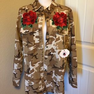 Love Tree | Camo/Rose Button Up Shirt | L